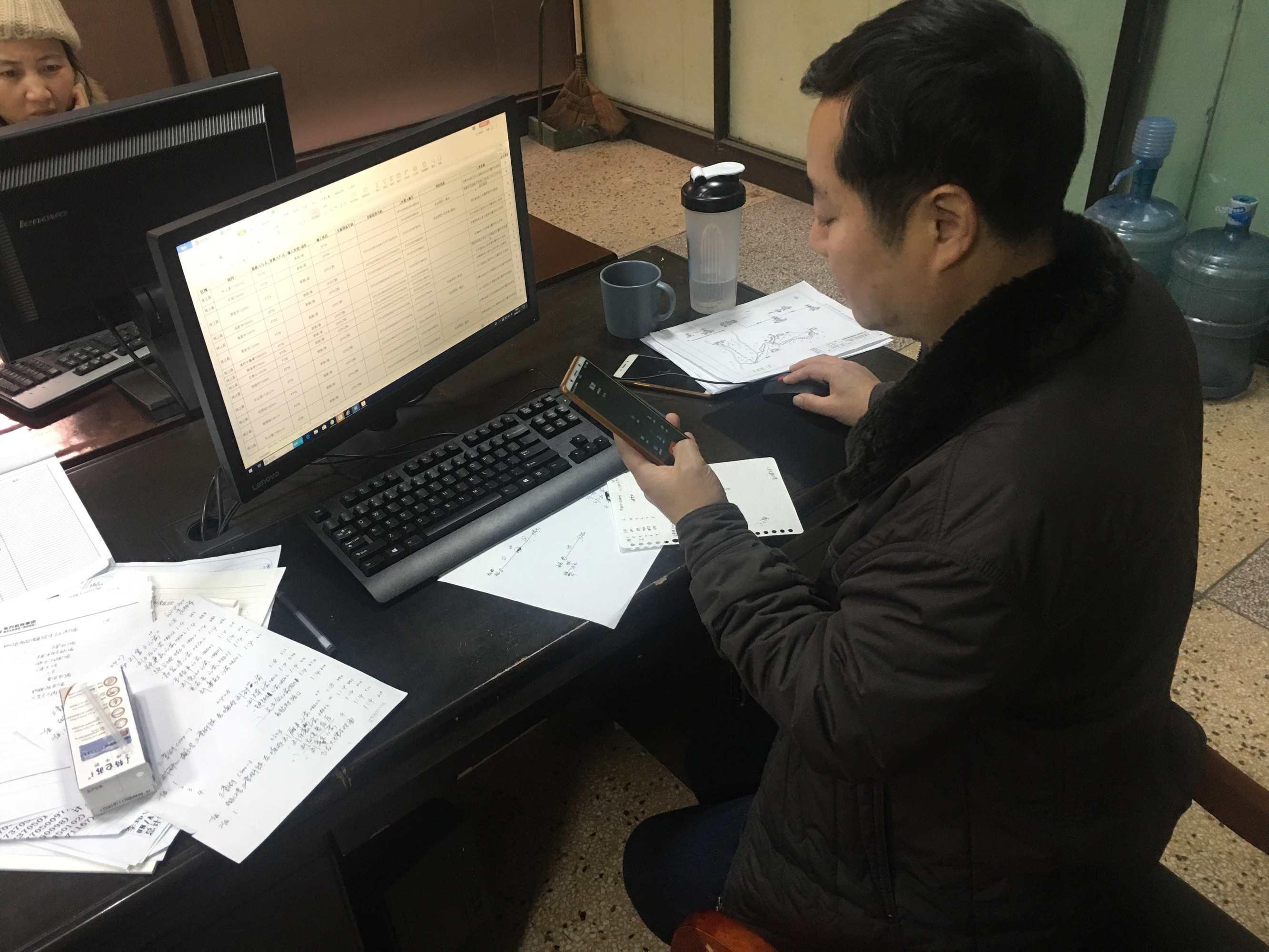 办公室亲嘴_办公室亲嘴_办公室亲嘴