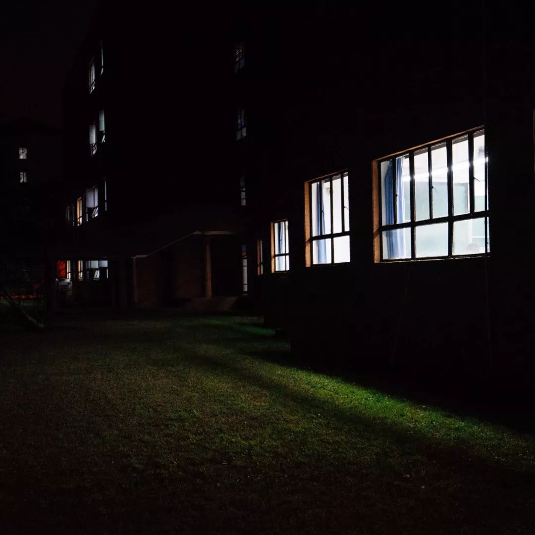 夜嗨_夜照亮了夜_夜书所见