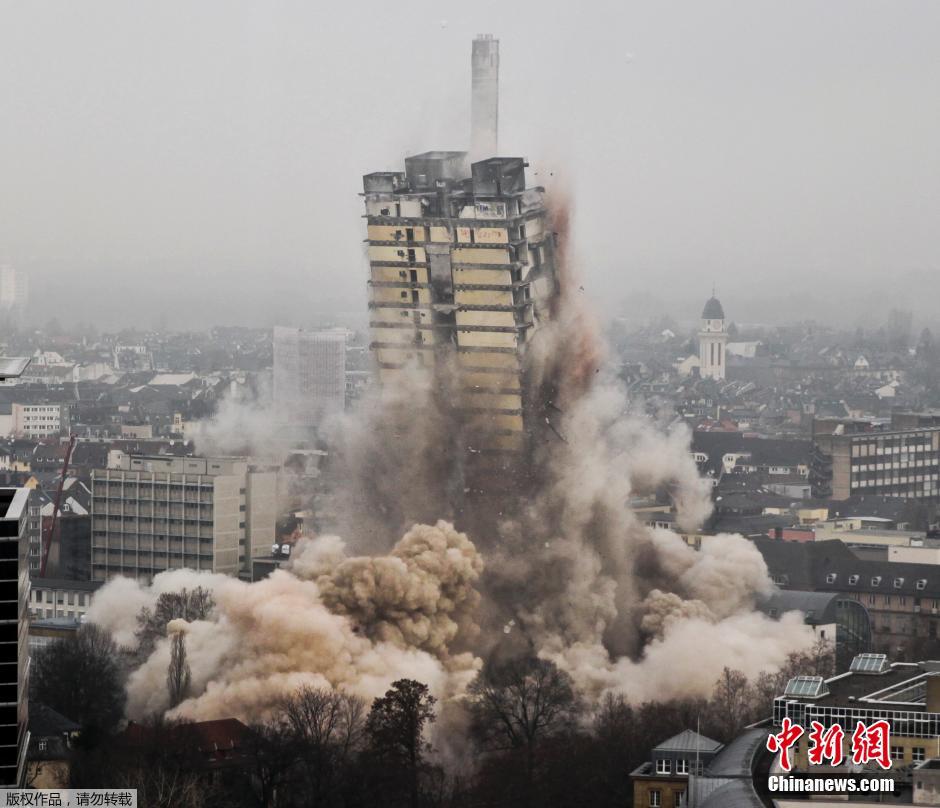 高能爆破！惊险刺激，高楼倒塌在眼前