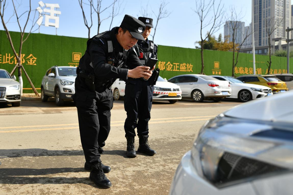 手机上好玩的警察类游戏_好玩的警察游戏手机版_警察类型游戏