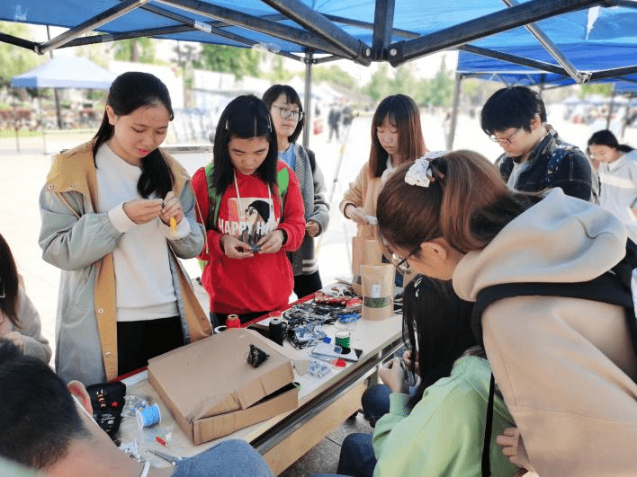 手机怎么玩高校模拟器游戏_高校模拟器游戏视频_高校模拟器是干嘛的