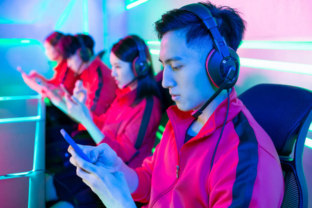 手机出汗玩游戏失灵怎么办_手机游戏出汗_手汗游戏
