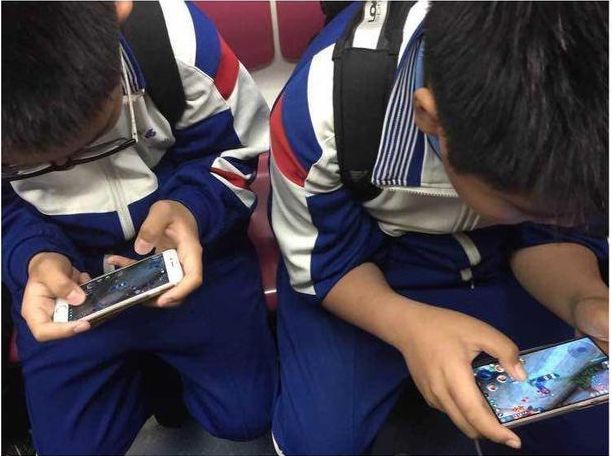 中学生痴迷手机游戏的危害_中学生痴迷手机游戏_中学生沉迷手机游戏