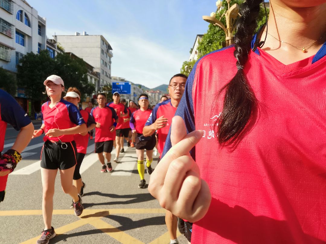 趣跑圈看广告赚钱是真的吗_趣跑圈骗局_趣跑圈