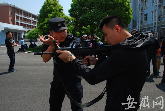 警察模拟游戏手机版_模拟警察手机游戏有哪些_手机模拟警察游戏