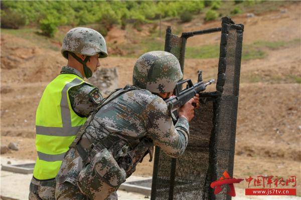 手机射击版的多人生存游戏_射击生存游戏手游_射击生存端游