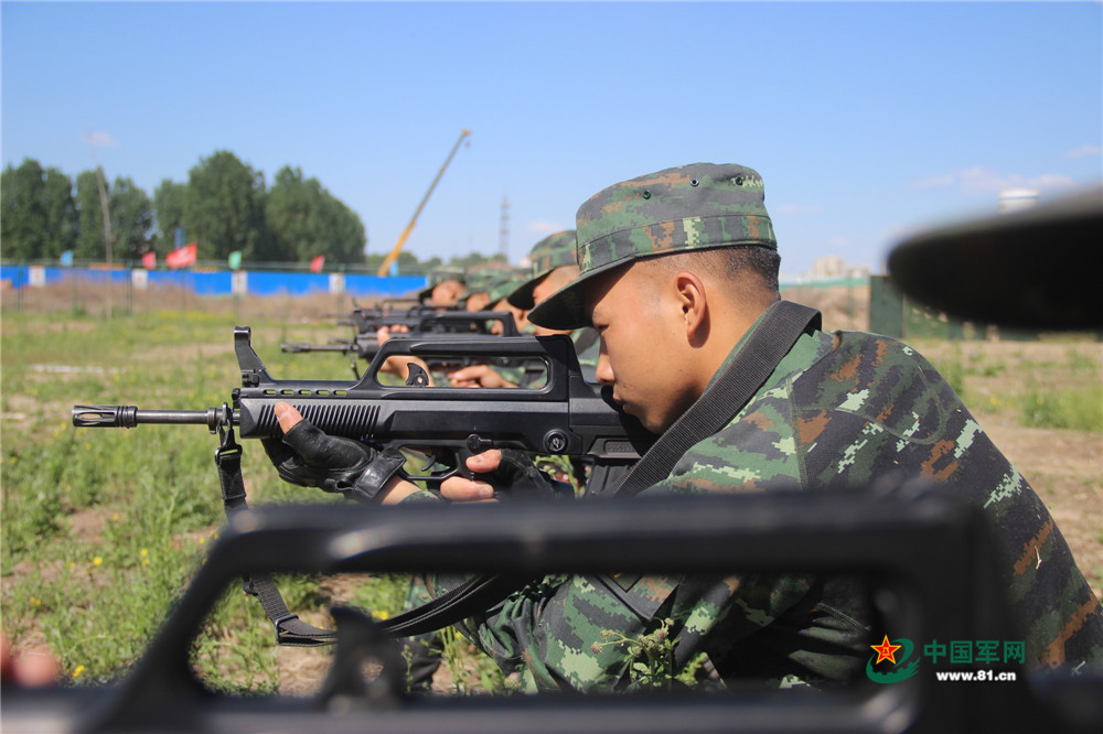 射击生存游戏手游_手机射击版的多人生存游戏_射击生存端游