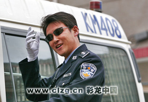 警察玩手机游戏怎么处理_手机玩警察的游戏吗_警察玩手机游戏犯法吗