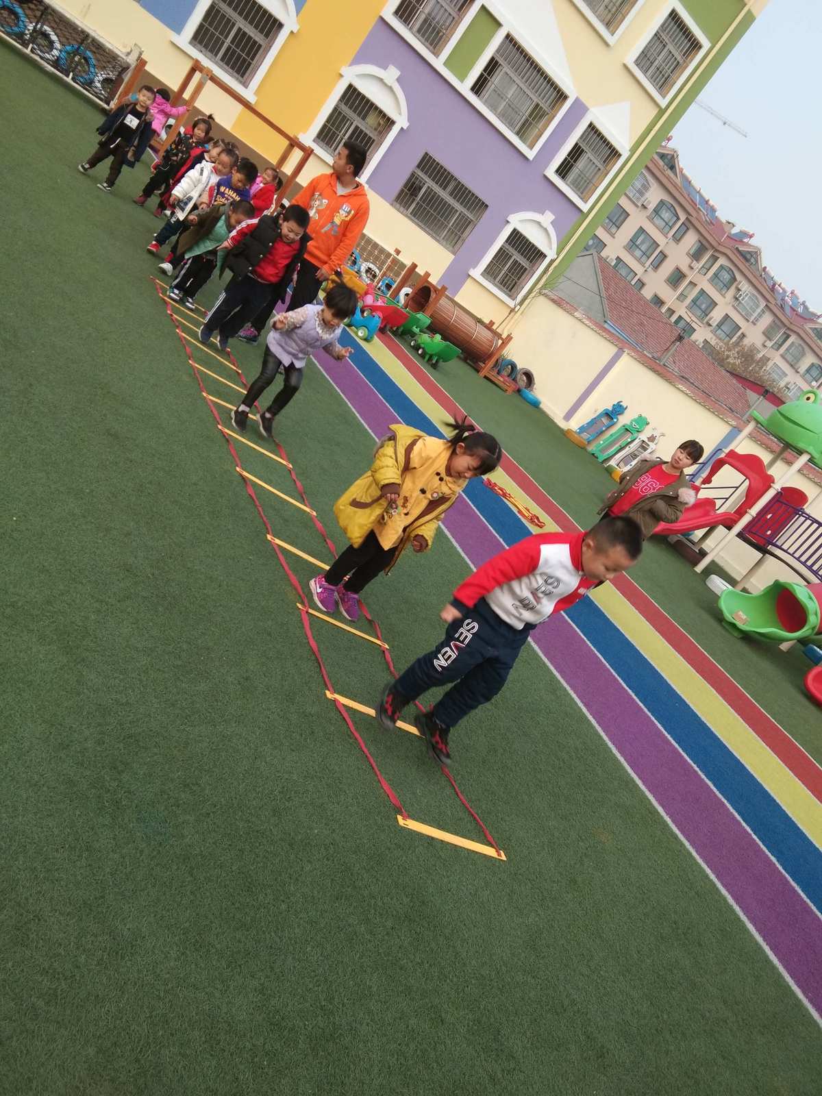 手机游戏草地背景_草地背景手机游戏图片_草地背景手机游戏软件