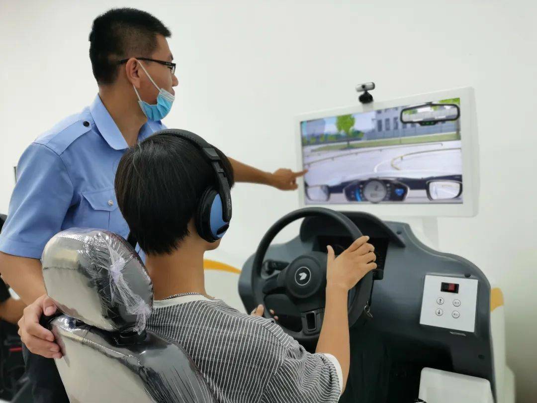 手机游戏模拟科目三_科目模拟器是什么_科目模拟app