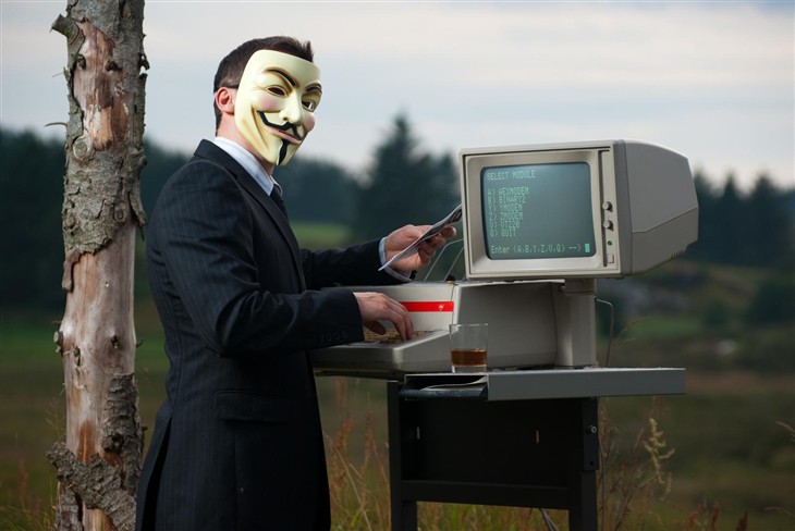 手机游戏黑客第1关怎么过_手机上有关黑客的游戏_手机黑客小游戏
