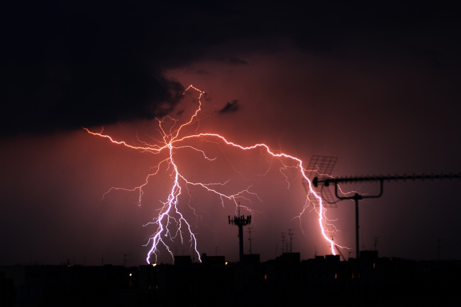雷黑子_雷黑子剧情_黑雷