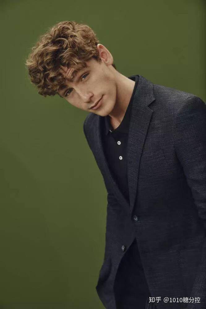 封面男孩手机游戏_封面男孩手机游戏叫什么_手机游戏封面男孩