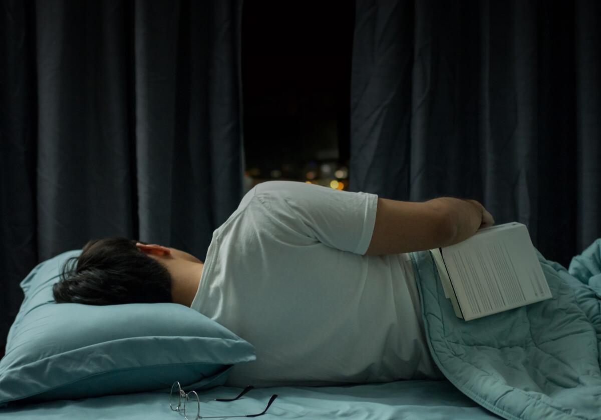 手机游戏人类生存-玩手机游戏，睡眠少、社交弱，人类生存受威胁