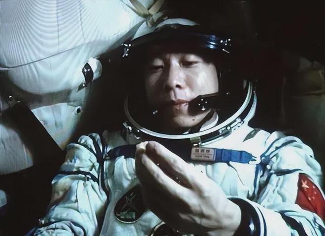 iPhone 5发布，中国航天员进入太空，美国总统竞选辩论：