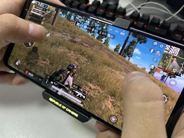 手机喂鸡游戏_手机用多久能玩吃鸡游戏_可以吃鸡的手机