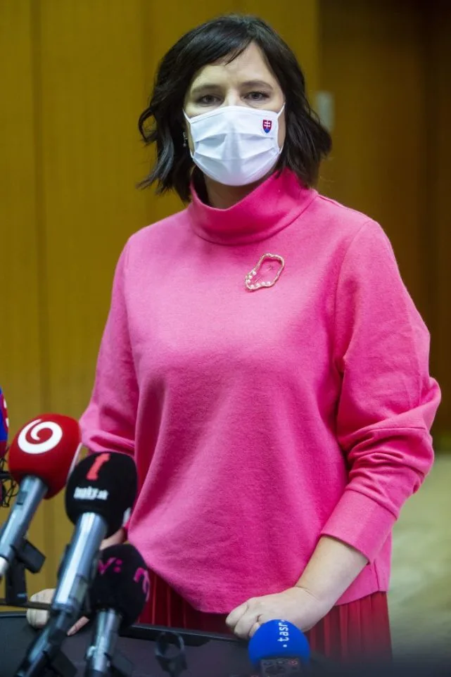有一种游戏叫做闻脚_手机闻人脚游戏_闻气味游戏