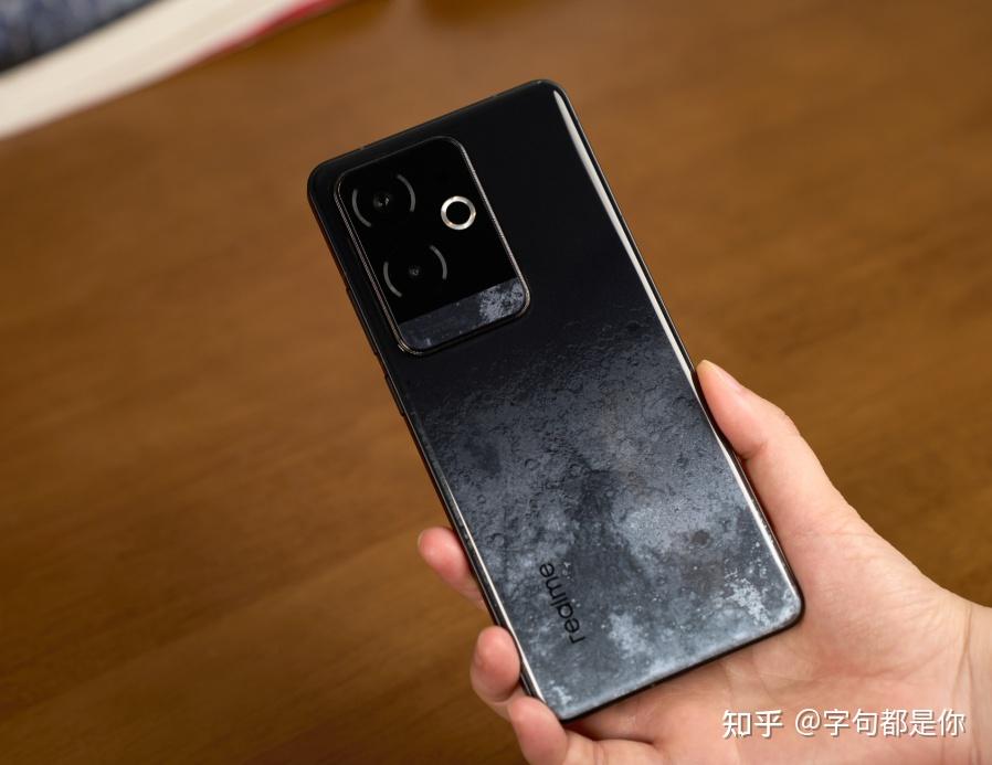 真我∨3手机图片_真我的图片_真我手机游戏中心图片下载